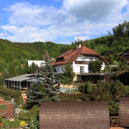 Penzion V Hluboké a Department Glamp Vsetín Exterior foto